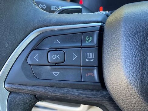 Used 2023 Jeep Grand Cherokee Limited image 27