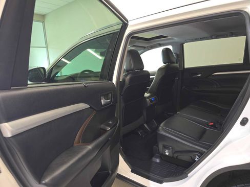Used 2015 Toyota Highlander XLE AWD/4WD image 25