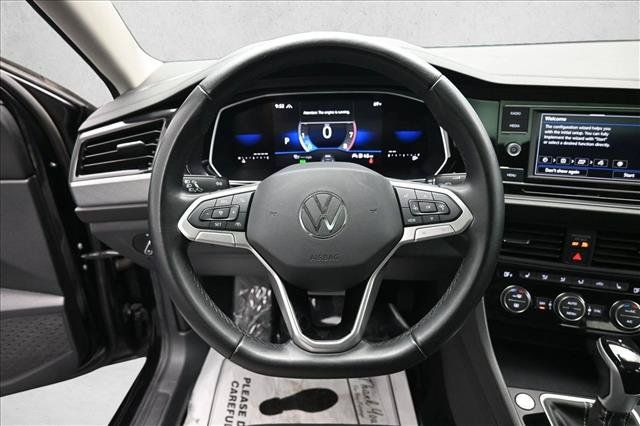 Used 2024 Volkswagen Jetta SE FWD image 14