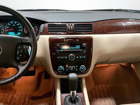 Used 2010 Chevrolet Impala LT w/ Luxury Edition Package image 9
