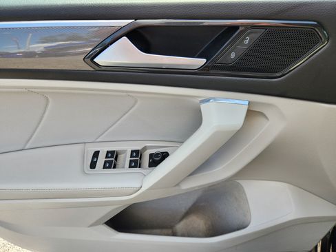 Certified 2023 Volkswagen Tiguan SE R-Line AWD/4WD image 17