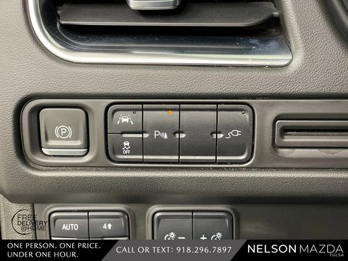 Used 2021 GMC Yukon SLT w/ SLT Premium Package image 30