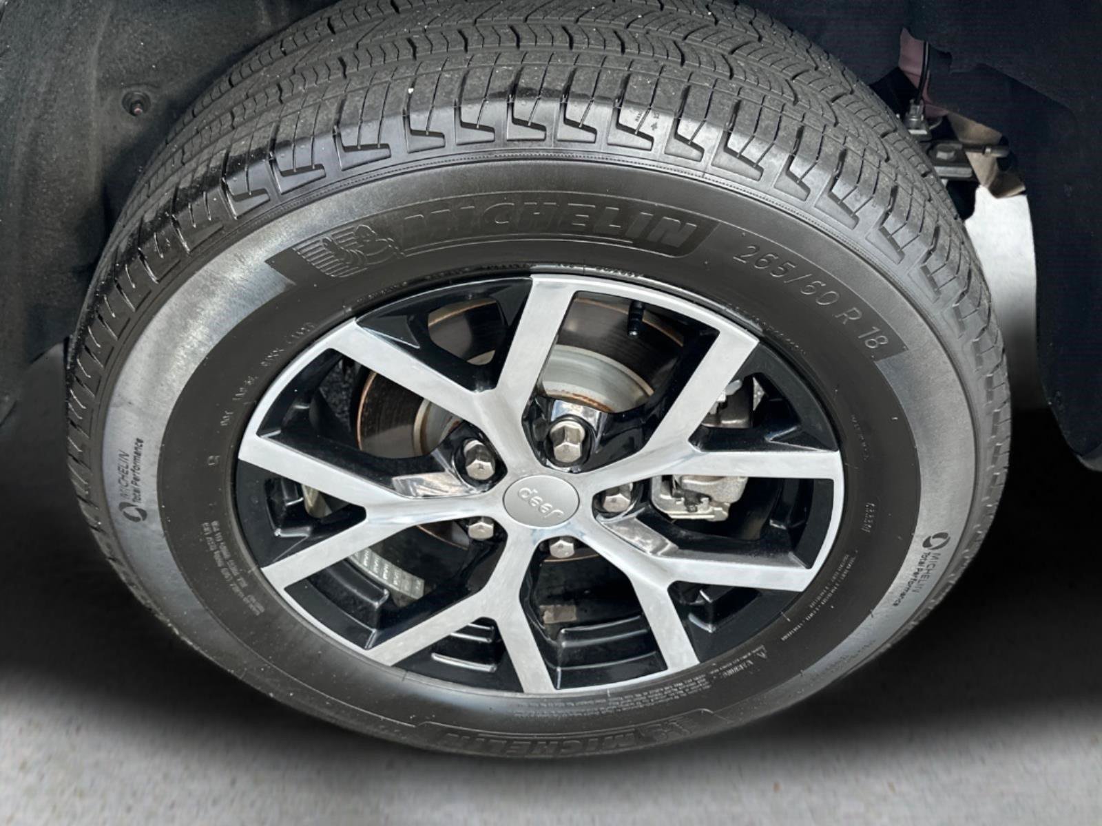 Used 2024 Jeep Grand Cherokee Limited AWD/4WD image 12