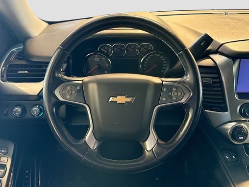 Used 2019 Chevrolet Suburban LT image 17