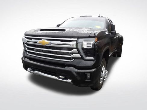 Used 2025 Chevrolet Silverado 3500 High Country w/ High Country Premium Package AWD/4WD image 7