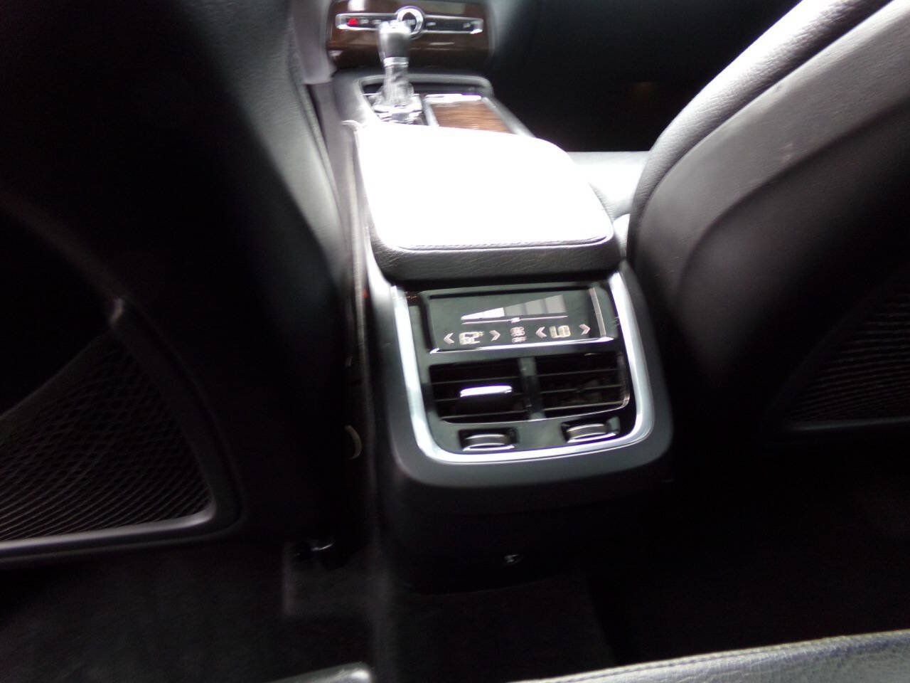 Used 2016 Volvo XC90 T6 Momentum w/ Momentum Plus Package AWD/4WD image 13