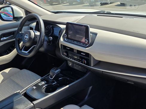 Used 2023 Nissan Rogue SV FWD image 9
