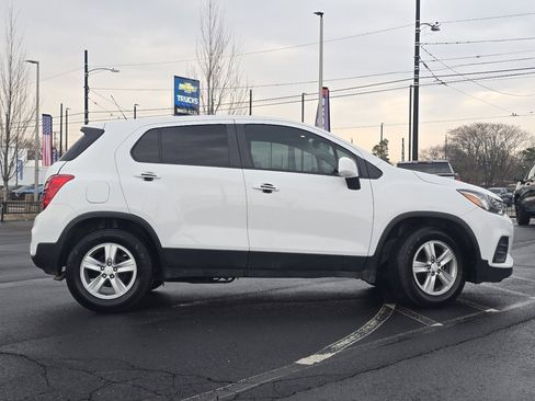 Used 2022 Chevrolet Trax LS w/ Tint and Cruise Package image 20