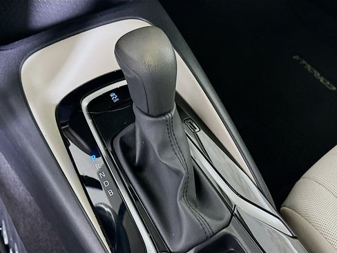 Used 2020 Toyota Corolla LE FWD image 20