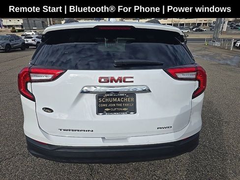 Used 2022 GMC Terrain SLE w/ Driver Convenience Package image 4