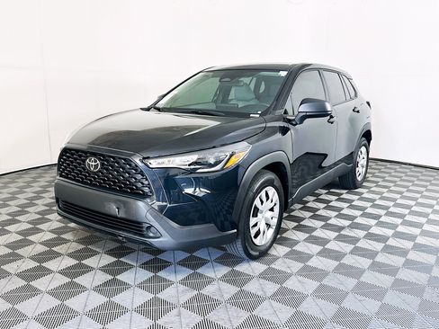Used 2025 Toyota Corolla Cross L FWD image 7