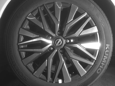 Used 2025 Nissan Altima 2.5 SV FWD image 14