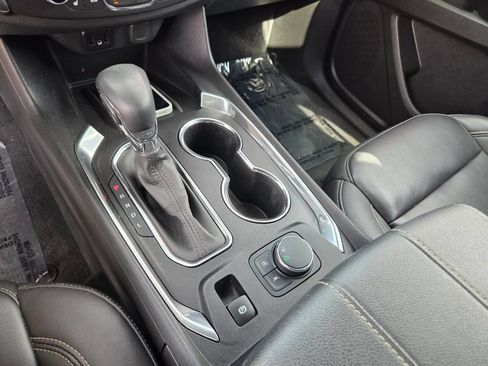 Used 2023 Chevrolet Traverse LT FWD image 25