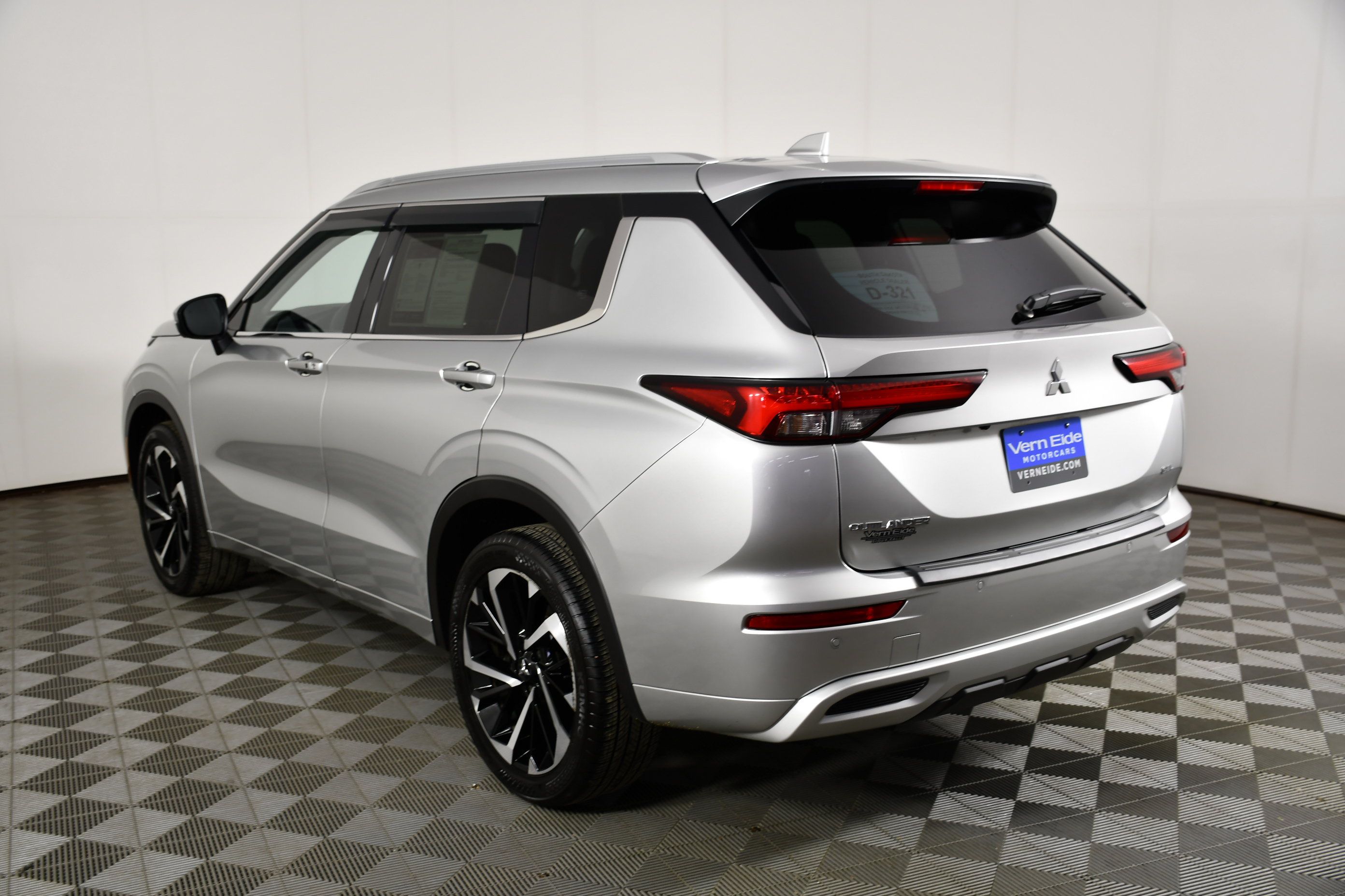 Used 2024 Mitsubishi Outlander SEL AWD/4WD image 7