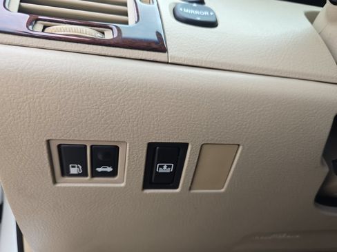 Used 2010 Toyota Avalon Limited FWD image 21
