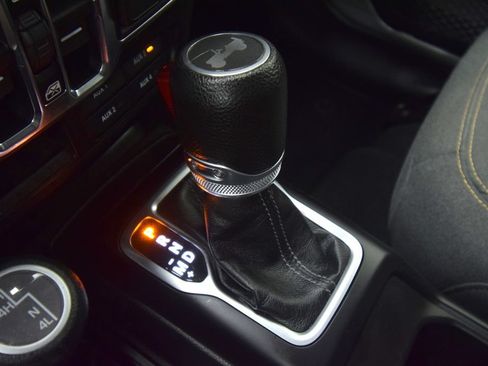 Used 2024 Jeep Wrangler Unlimited Sport AWD/4WD image 24