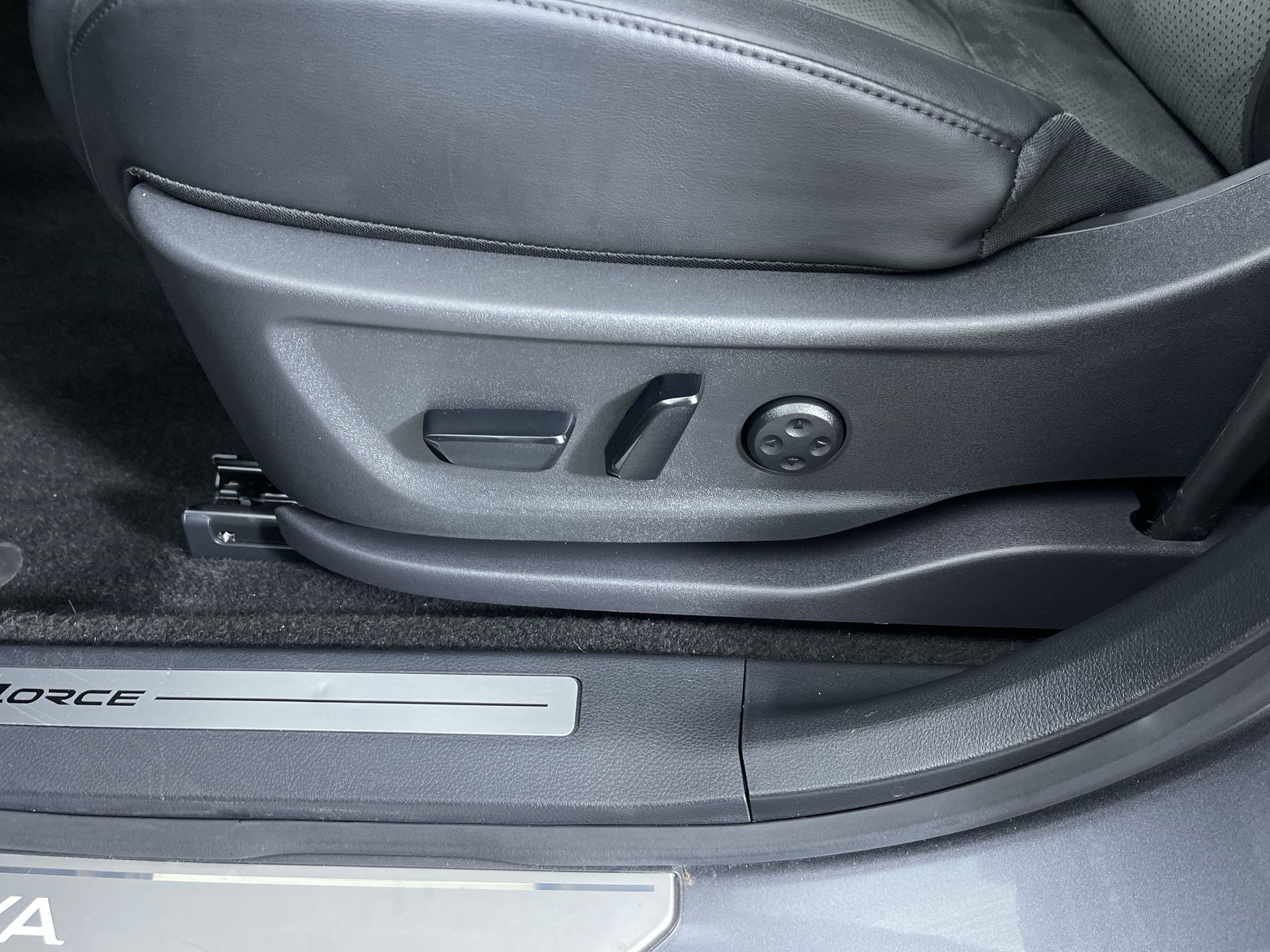 Certified 2024 Nissan Ariya AWD image 12