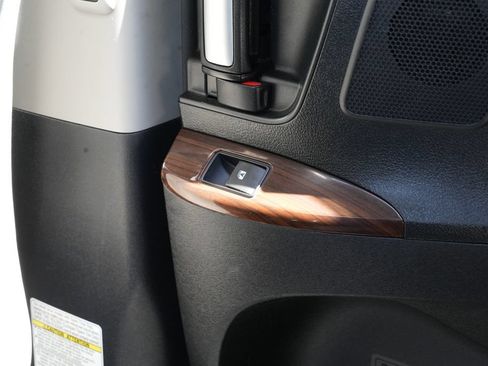 Used 2017 Toyota Sienna AWD image 40