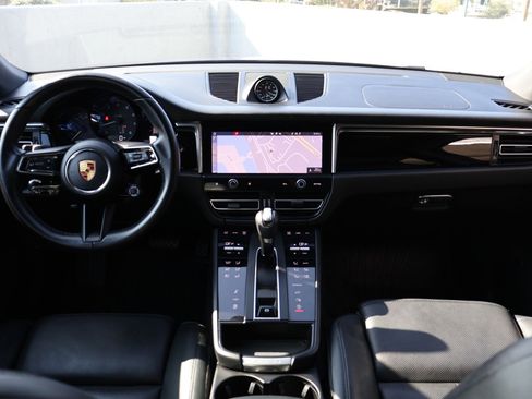 Certified 2024 Porsche Macan image 22