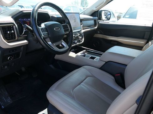 Used 2024 Ford Expedition Limited RWD image 12