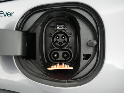 Used 2022 Chevrolet Bolt LT w/ Infotainment Package image 23