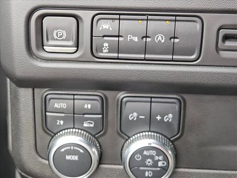 Used 2023 GMC Yukon XL SLT AWD/4WD image 12