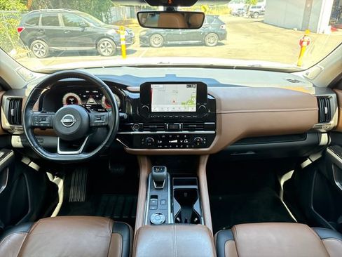 Used 2023 Nissan Pathfinder Platinum w/ Cargo Package AWD/4WD image 11