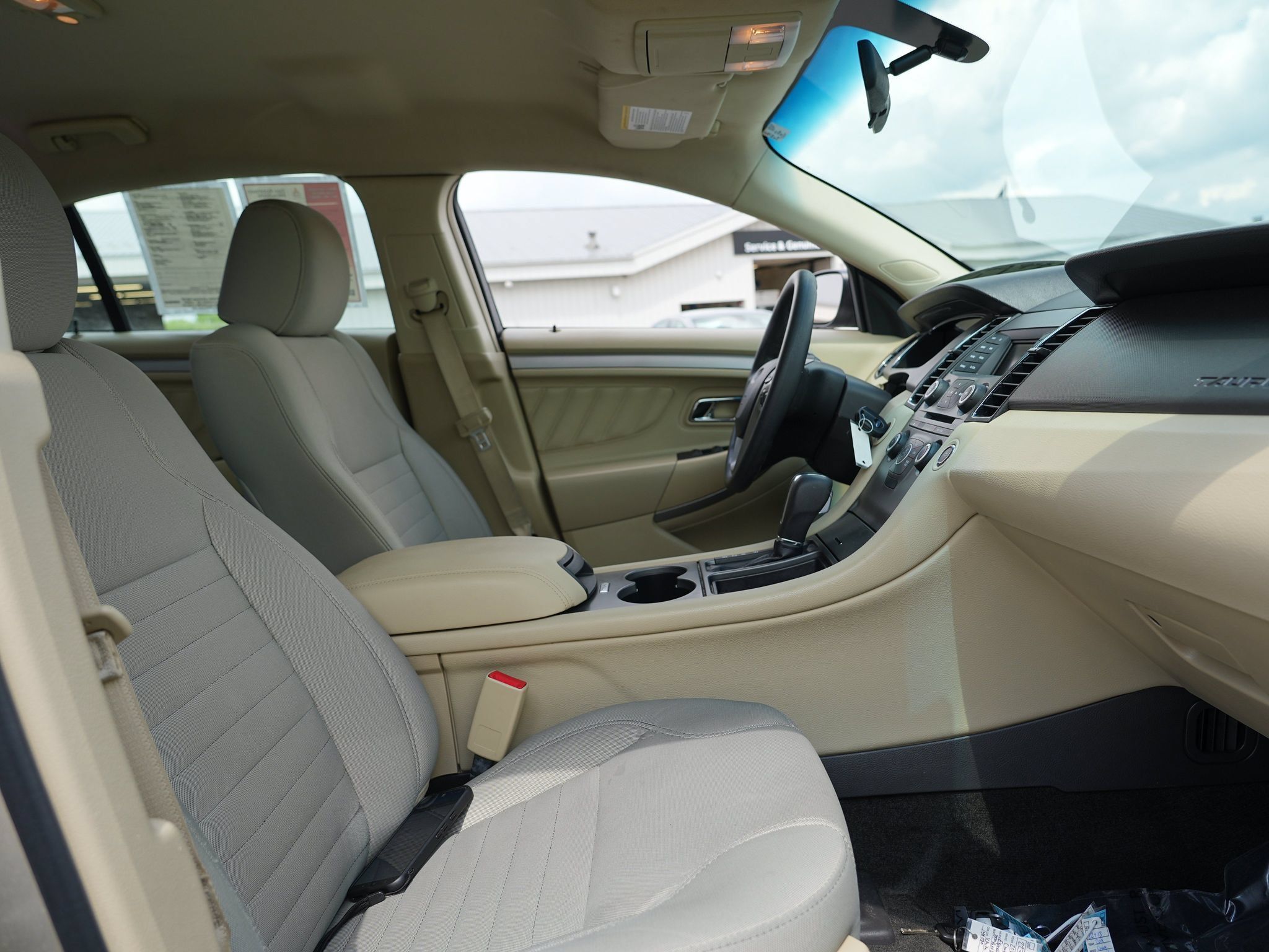 Used 2018 Ford Taurus SE FWD image 32