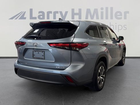 Used 2023 Toyota Highlander XLE image 5
