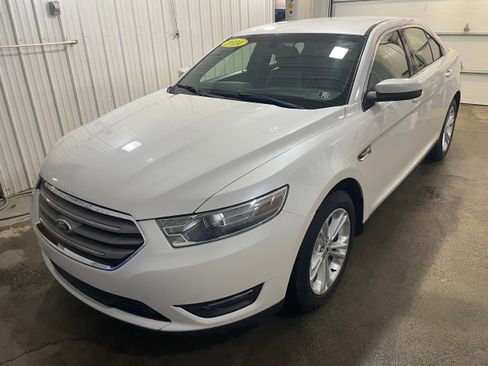 Used 2014 Ford Taurus SEL w/ Equipment Group 201A image 4