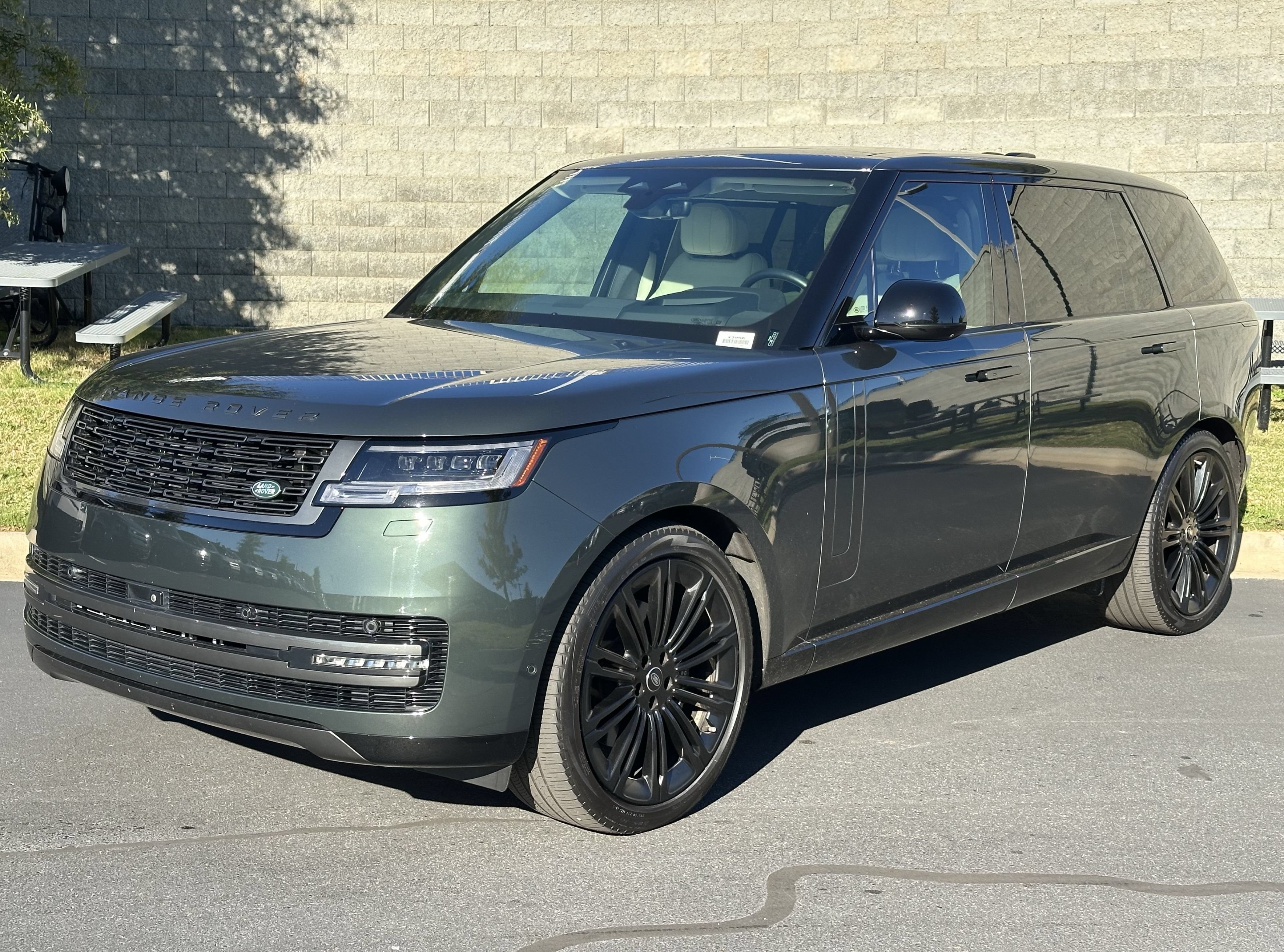 Used 2024 Land Rover Range Rover Long Wheelbase SE AWD/4WD image 1