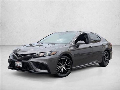 Used 2023 Toyota Camry SE image 1