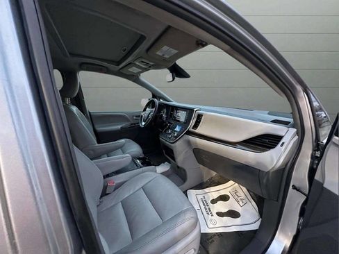 Used 2018 Toyota Sienna image 14