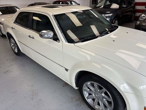 Used 2005 Chrysler 300 C image 4