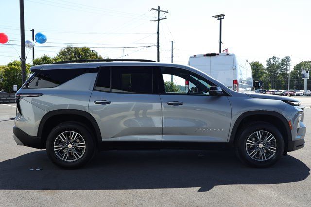 Used 2024 Chevrolet Traverse LT FWD image 4
