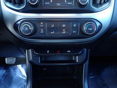 Used 2017 Chevrolet Colorado LT AWD/4WD image 18