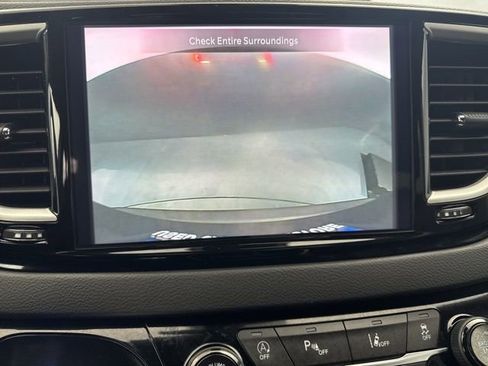 Used 2024 Chrysler Pacifica Touring-L FWD image 24