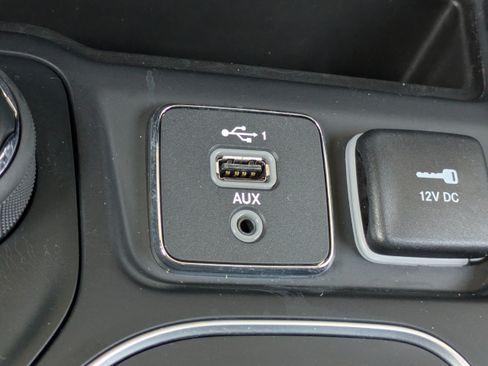 Used 2021 Jeep Cherokee Latitude Plus AWD/4WD image 20