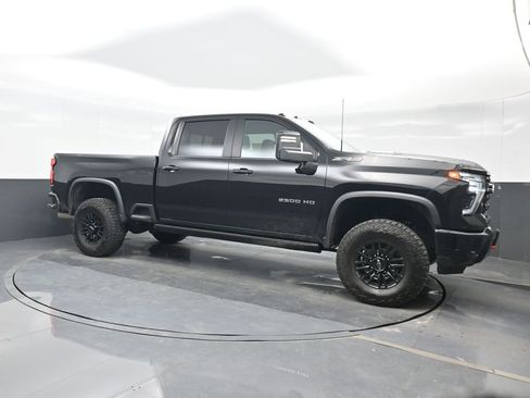Used 2024 Chevrolet Silverado 2500 ZR2 image 8