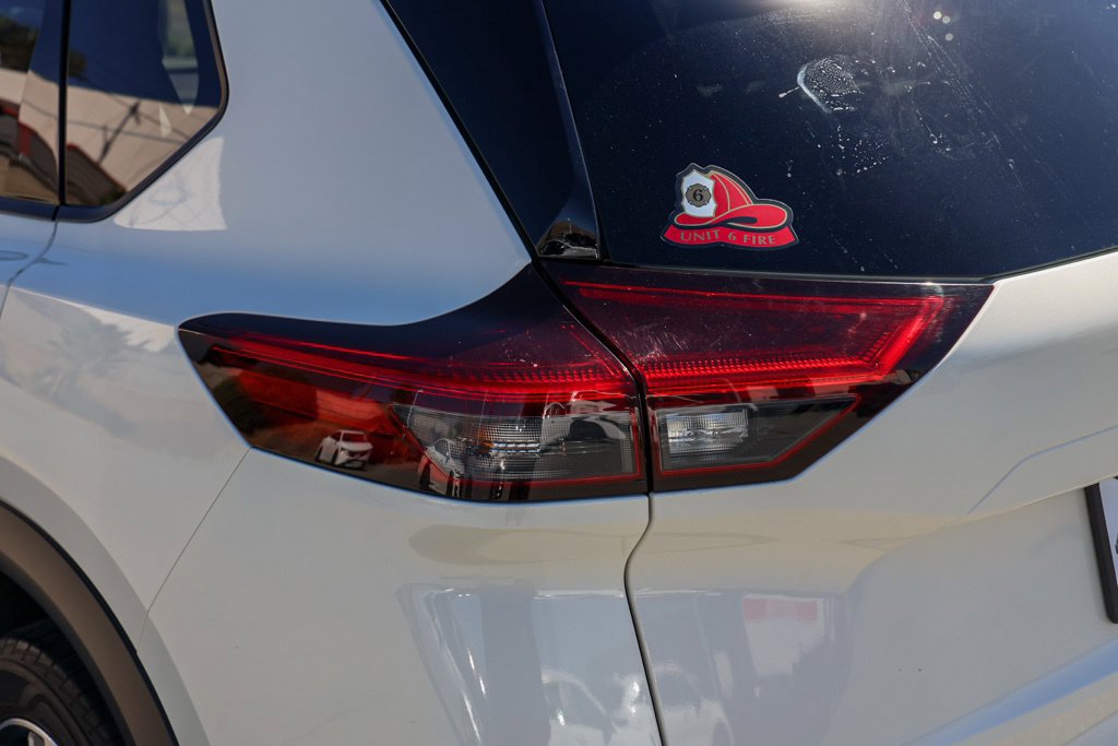 Used 2021 Nissan Rogue SL FWD image 8