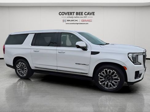 Used 2023 GMC Yukon XL Denali Ultimate image 12