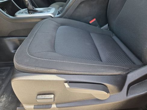 Used 2022 Chevrolet Colorado LT w/ Fleet Safety Package RWD image 25