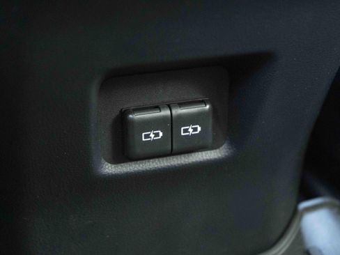 Used 2025 Toyota RAV4 Limited image 41