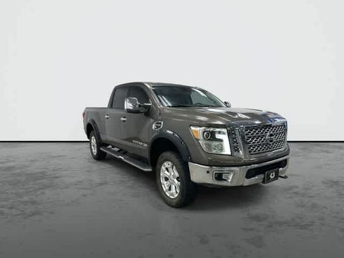 Used 2016 Nissan Titan SL AWD/4WD image 6