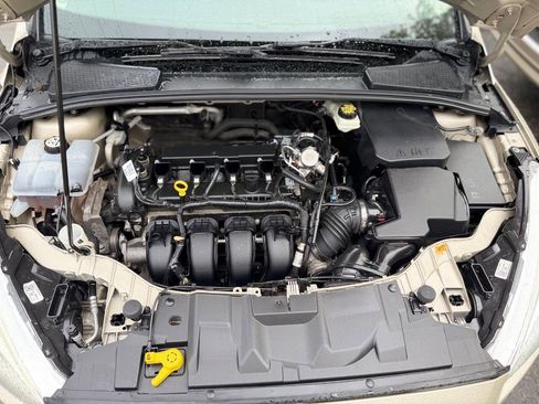 Used 2017 Ford Focus SE w/ Cold Weather Package FWD image 19