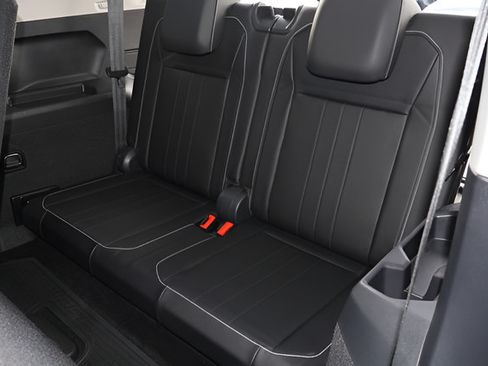 Certified 2023 Volkswagen Tiguan SE w/ Panoramic Sunroof Package FWD image 18
