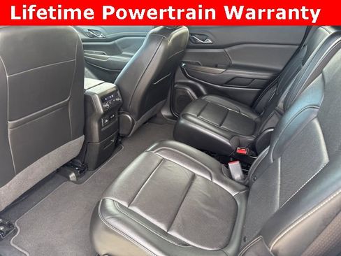 Used 2023 GMC Acadia SLT image 28