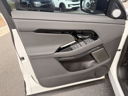 Used 2026 Land Rover Range Rover Evoque Dynamic SE image 12