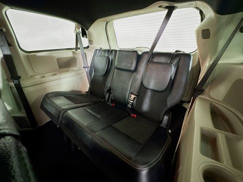 Used 2019 Dodge Grand Caravan SXT image 23