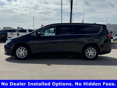 Used 2023 Chrysler Voyager LX FWD image 3